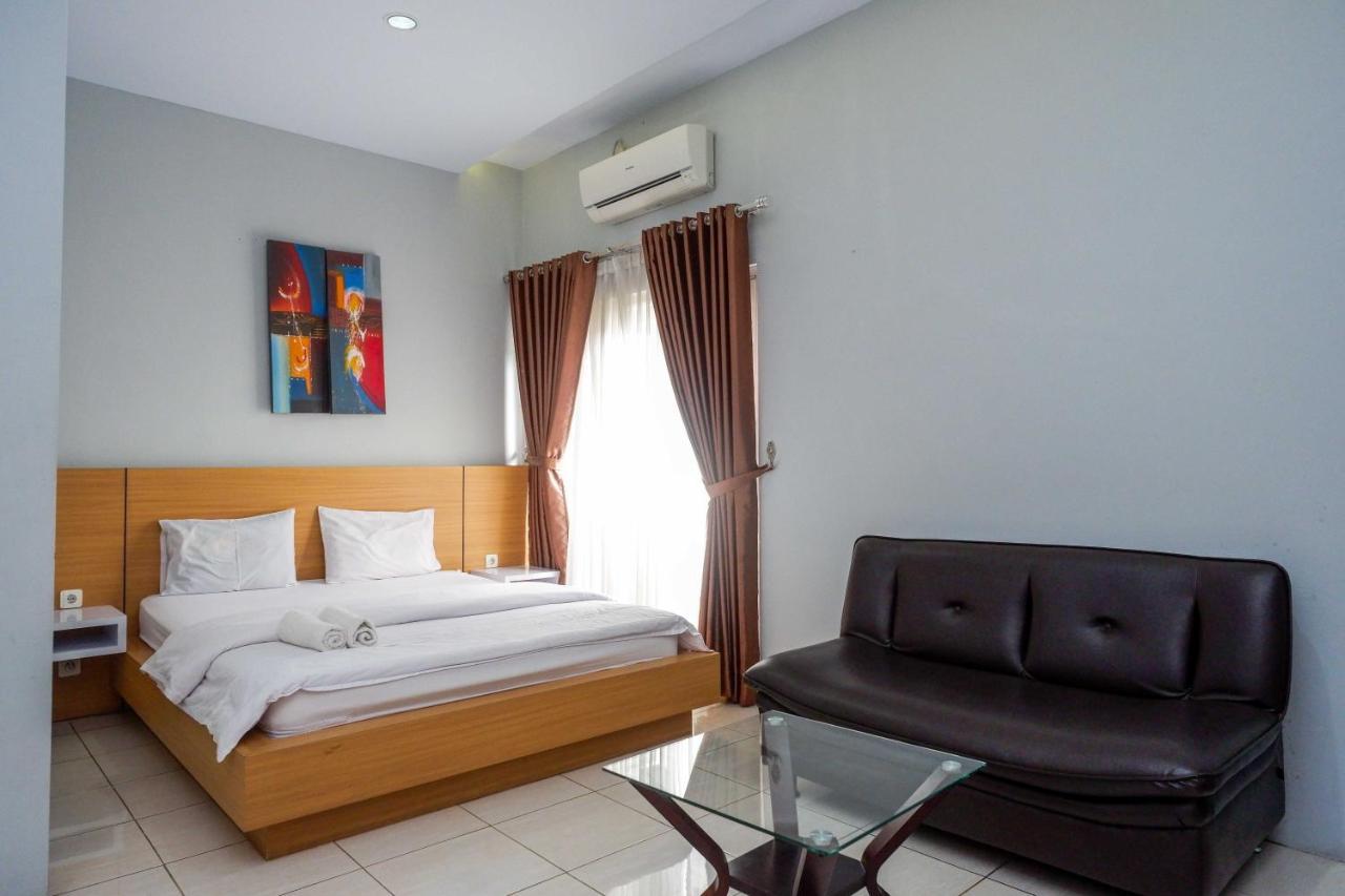 Sans Hotel Absari Yogyakarta Jarakan Exterior photo