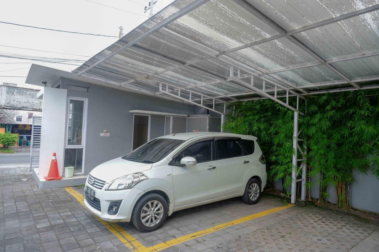 Sans Hotel Absari Yogyakarta Jarakan Exterior photo