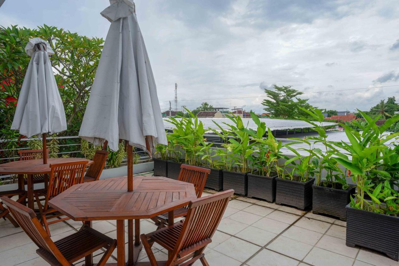 Sans Hotel Absari Yogyakarta Jarakan Exterior photo