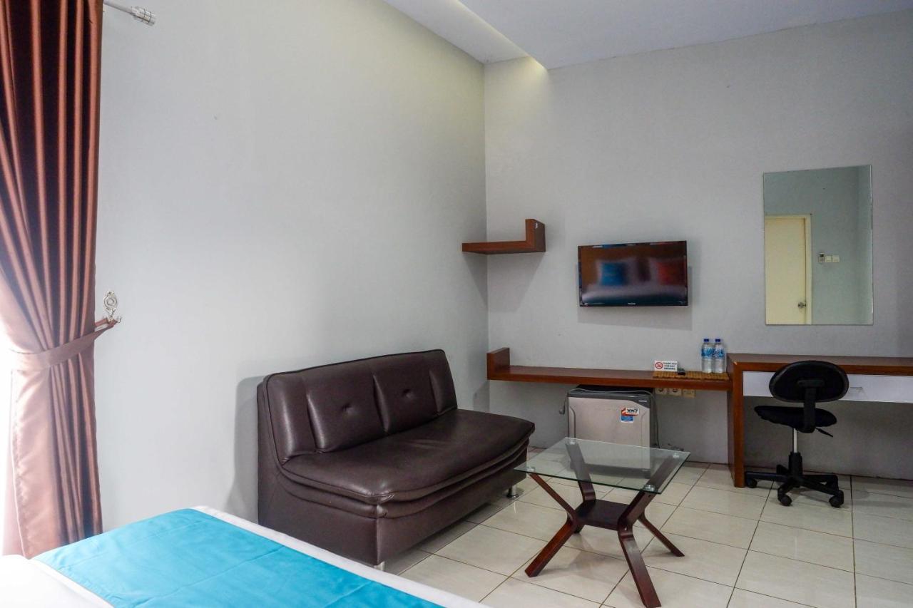 Sans Hotel Absari Yogyakarta Jarakan Exterior photo