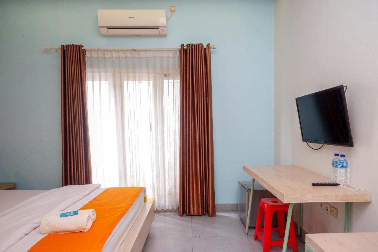 Sans Hotel Absari Yogyakarta Jarakan Exterior photo